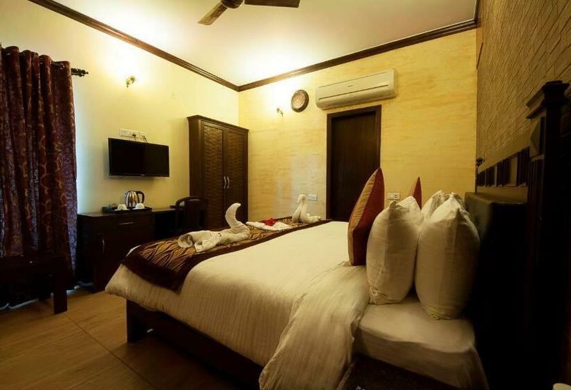 Tuskar S Riverside Resort