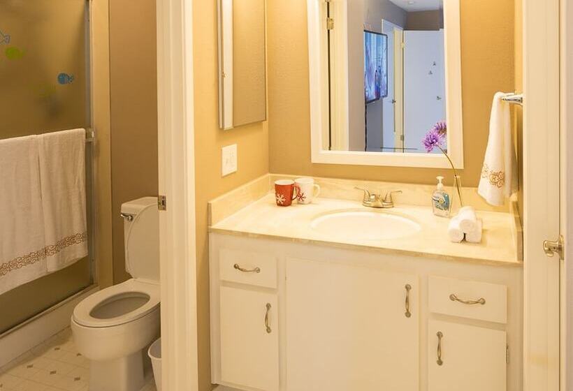 Sunny And Elegant Villa