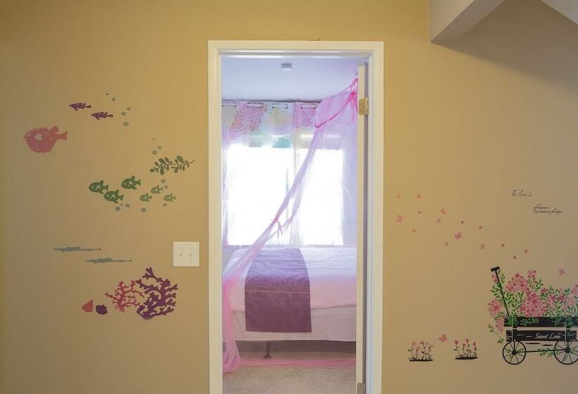 Sunny And Elegant Villa