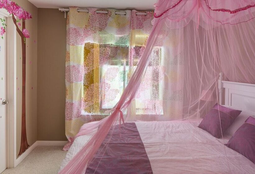 Sunny And Elegant Villa