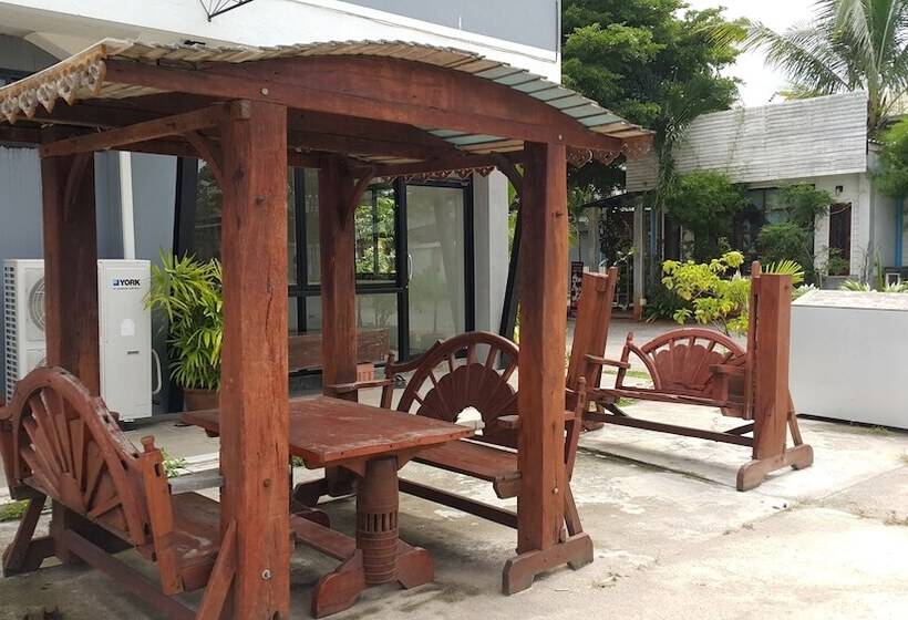 The Living Hotel At Surat Thani