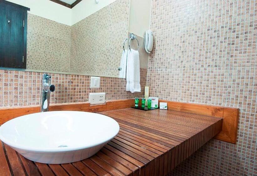 Tuskar S Riverside Resort