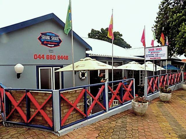 הוסטל Shark Shacks