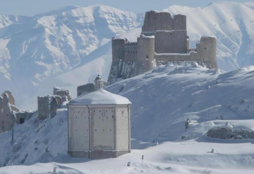 צימר La Bifora E Le Lune Vico Sotto Gli Archi 5