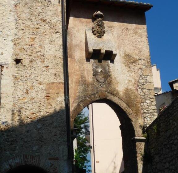 مبيت وإفطار La Bifora E Le Lune Vico Sotto Gli Archi 5