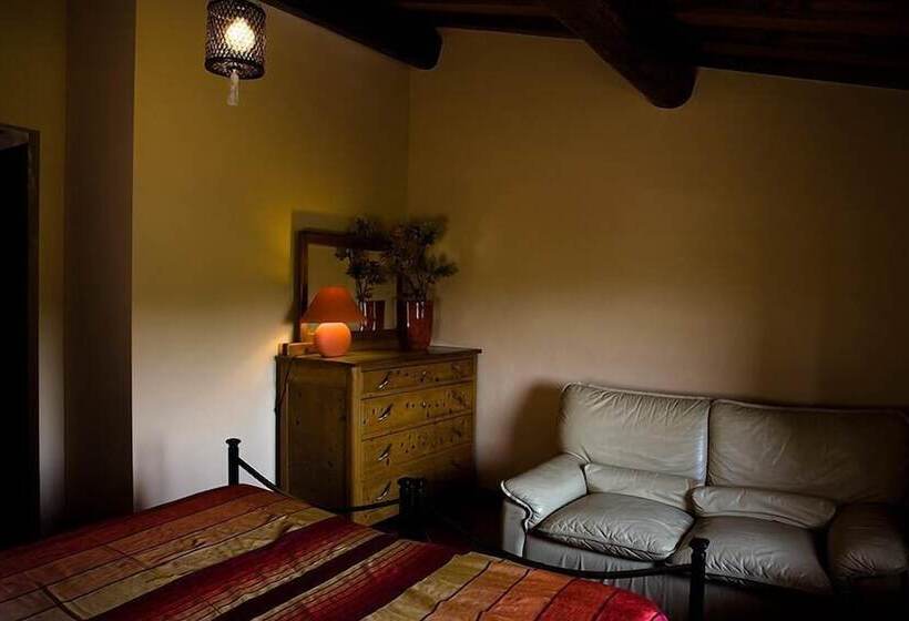 فندق Agriturismo La Topaia