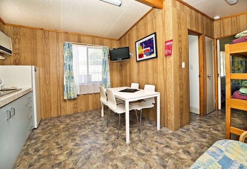 هتل Albany Holiday Park