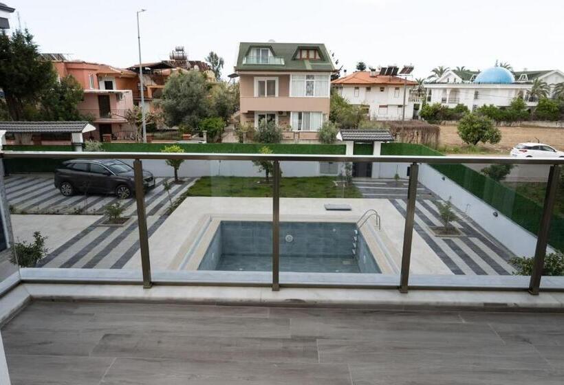 Amore Hotel Teki̇rova