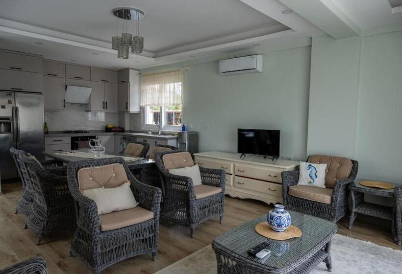 Amore Hotel Teki̇rova