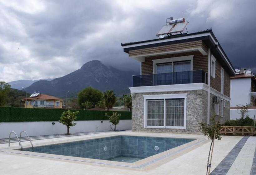 Amore Hotel Teki̇rova