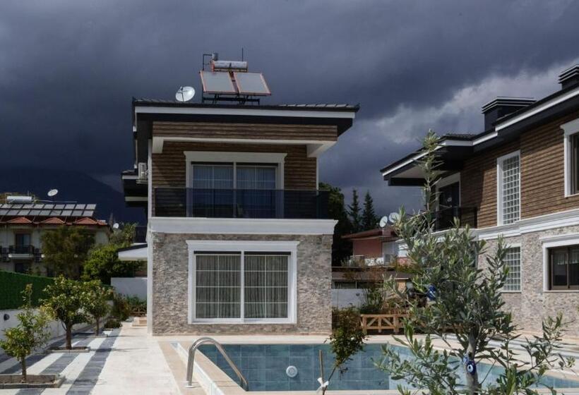 Amore Hotel Teki̇rova