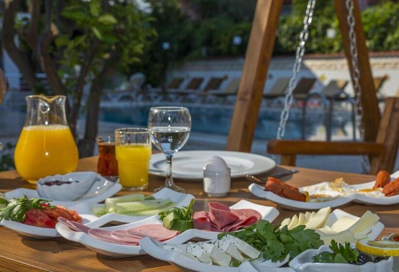 Amore Hotel Teki̇rova