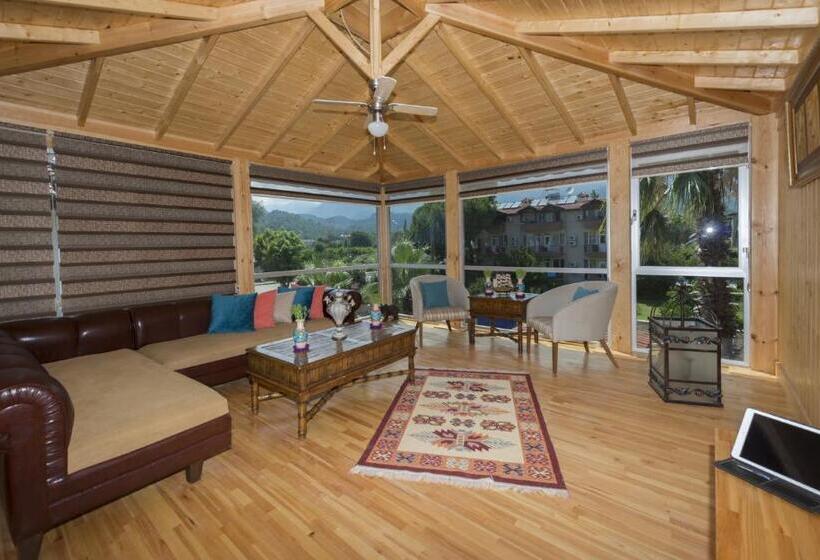 Amore Hotel Teki̇rova