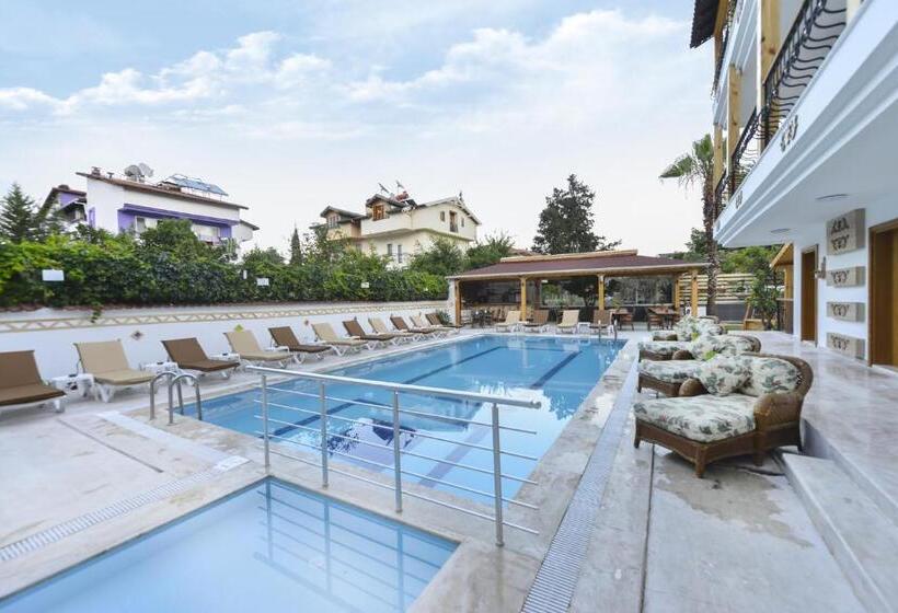 Amore Hotel Teki̇rova