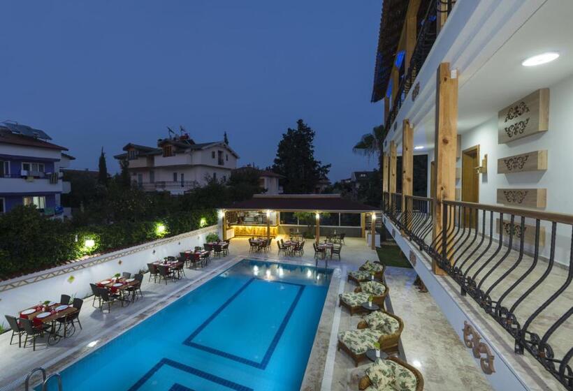 Amore Hotel Teki̇rova