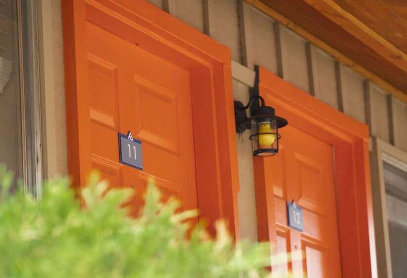 호텔 Basecamp At Snowbowl