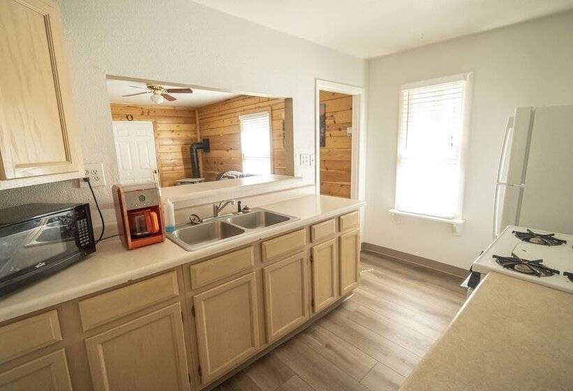 호텔 Basecamp At Snowbowl