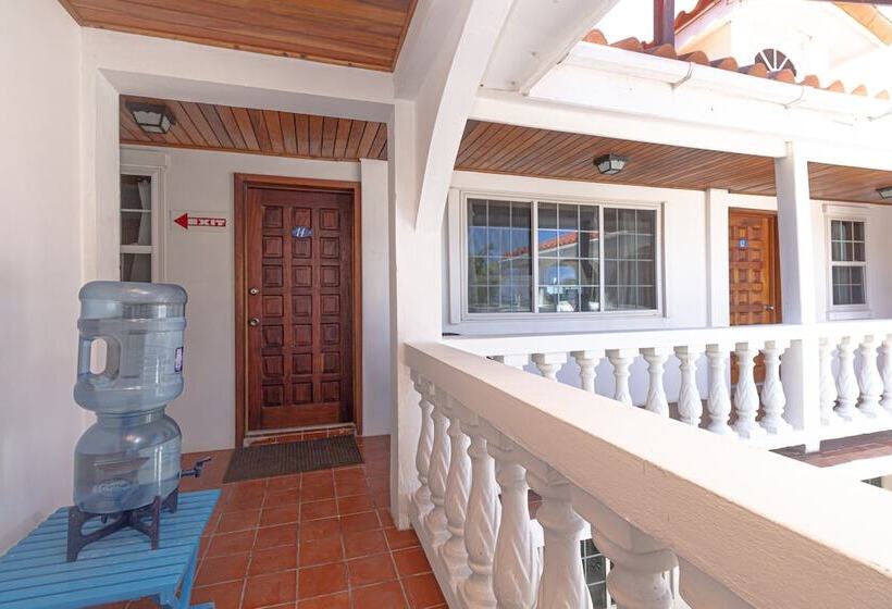 فندق Blue Tang Inn