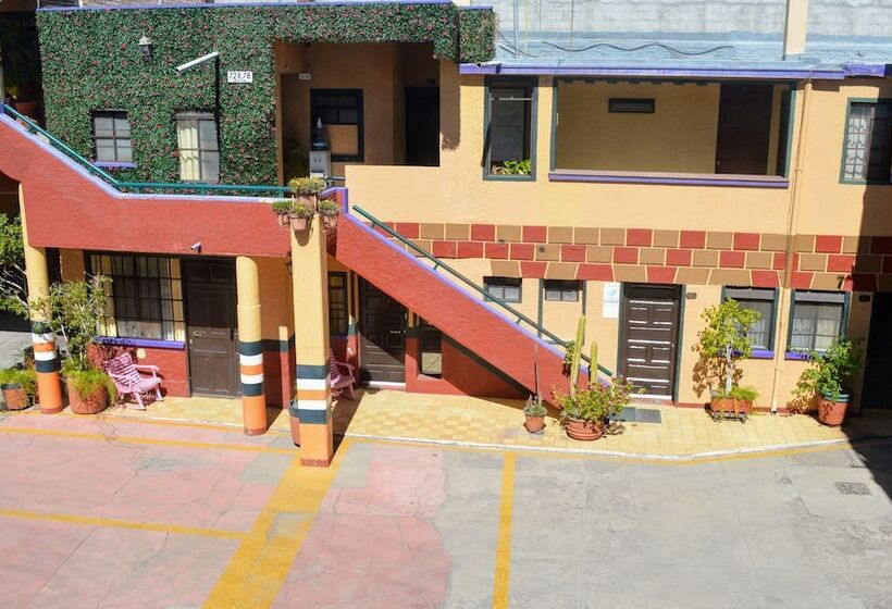 בית מלון כפרי Colonial