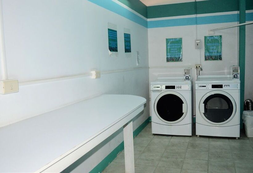 בית מלון כפרי Colonial