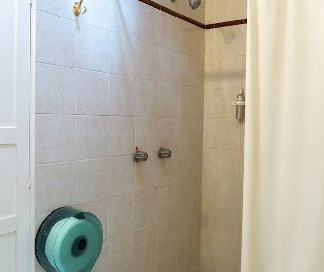 בית מלון כפרי Colonial