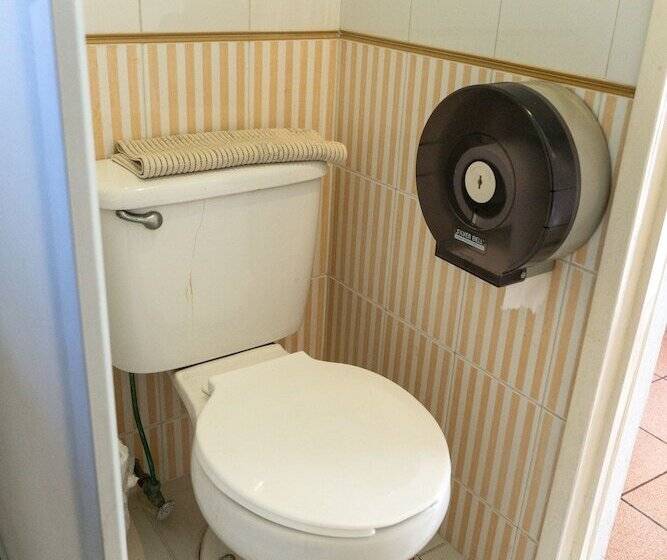 בית מלון כפרי Colonial