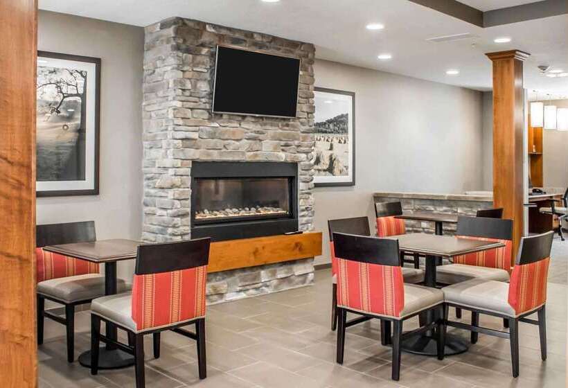 Отель Comfort Suites Hartville North Canton