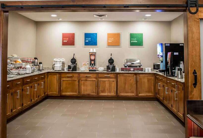 Отель Comfort Suites Hartville North Canton