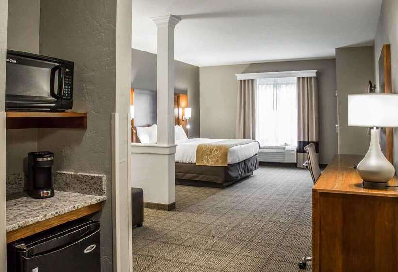 Отель Comfort Suites Hartville North Canton