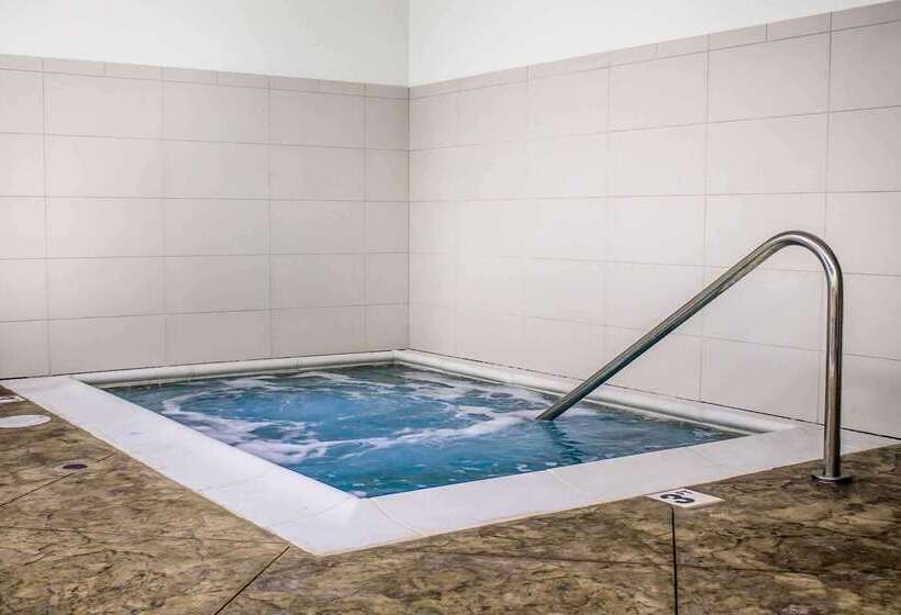 Отель Comfort Suites Hartville North Canton