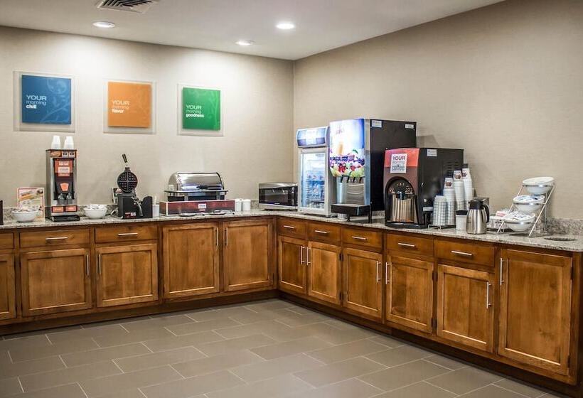 Отель Comfort Suites Hartville North Canton