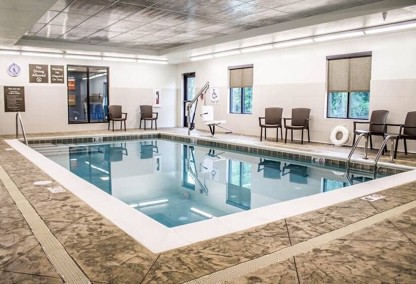 Отель Comfort Suites Hartville North Canton