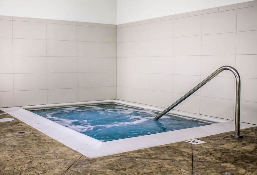 Отель Comfort Suites Hartville North Canton