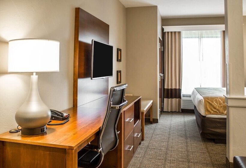 Отель Comfort Suites Hartville North Canton