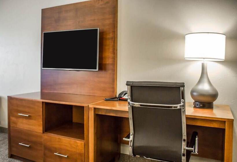 Отель Comfort Suites Hartville North Canton