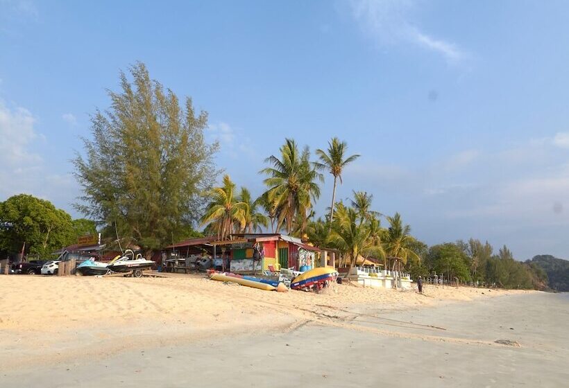 Отель Corrie Chalet, Pantai Cenang Langkawi