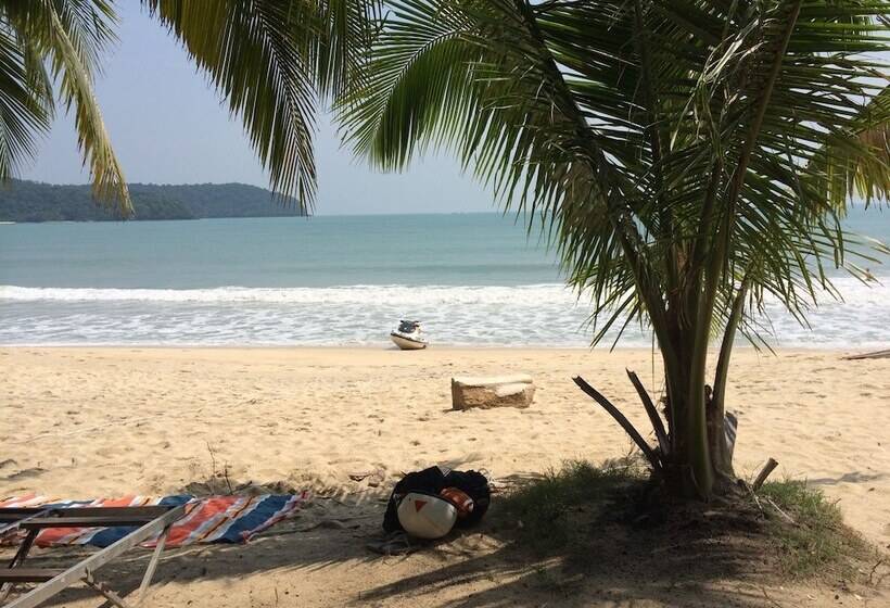 Отель Corrie Chalet, Pantai Cenang Langkawi