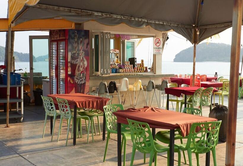 Отель Corrie Chalet, Pantai Cenang Langkawi