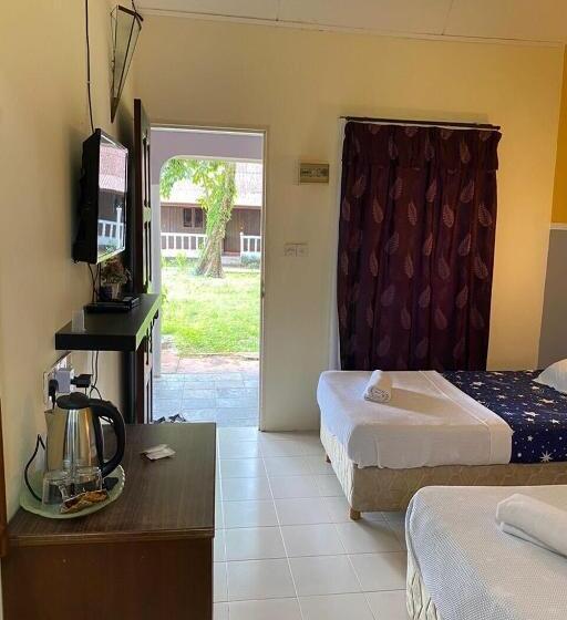 Отель Corrie Chalet, Pantai Cenang Langkawi