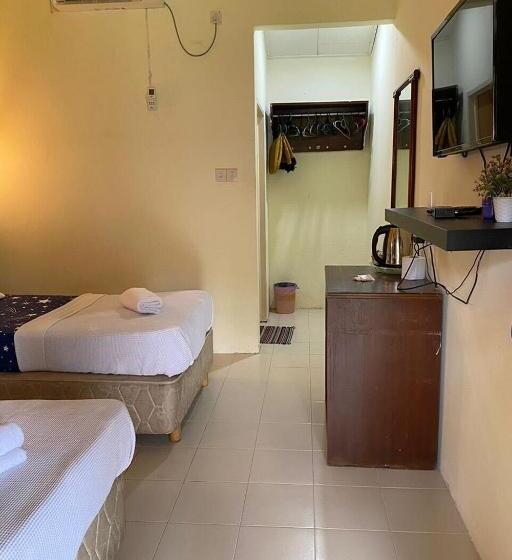 Отель Corrie Chalet, Pantai Cenang Langkawi