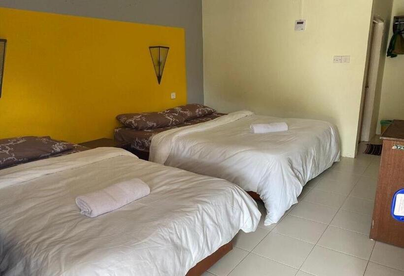 Отель Corrie Chalet, Pantai Cenang Langkawi