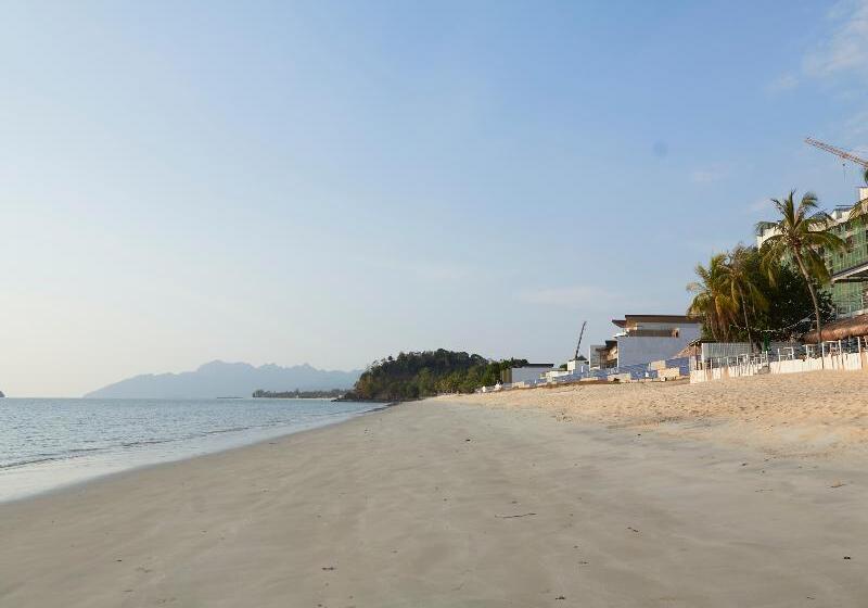 Отель Corrie Chalet, Pantai Cenang Langkawi