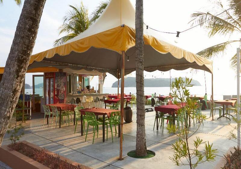 Отель Corrie Chalet, Pantai Cenang Langkawi
