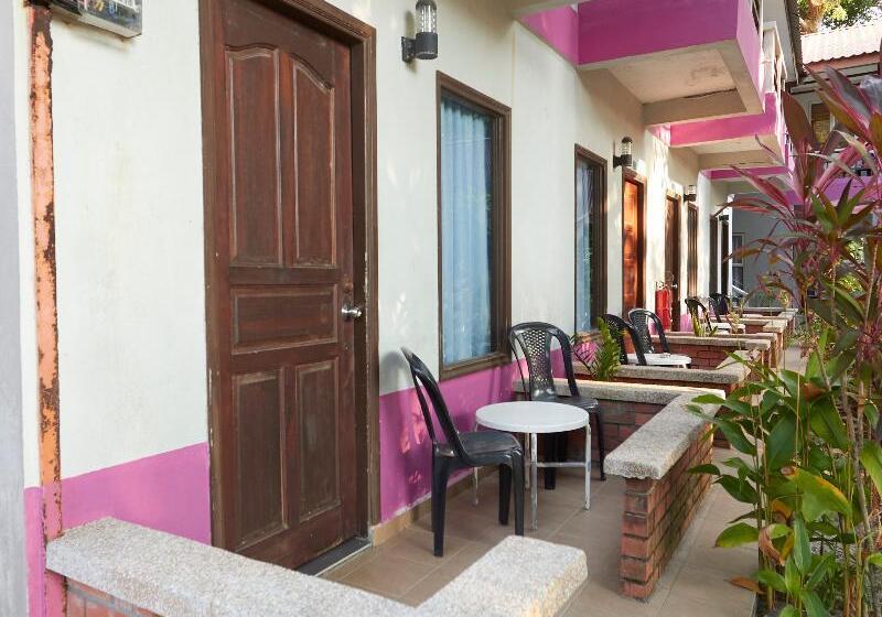 Отель Corrie Chalet, Pantai Cenang Langkawi