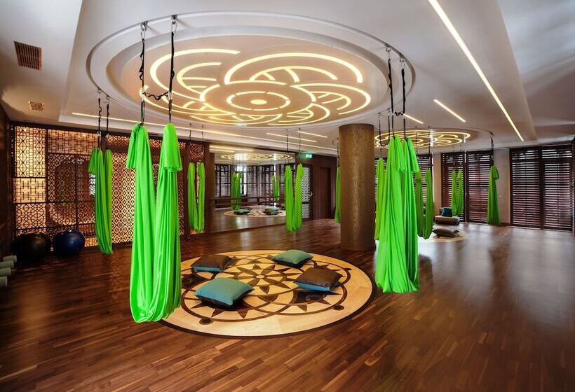 هتل Crowne Plaza   Borjomi, An Ihg