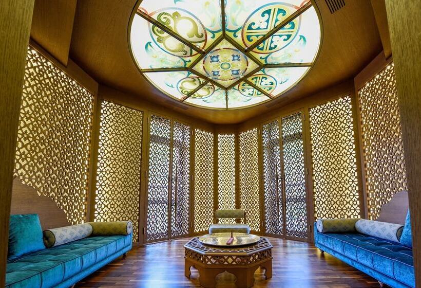 هتل Crowne Plaza   Borjomi, An Ihg