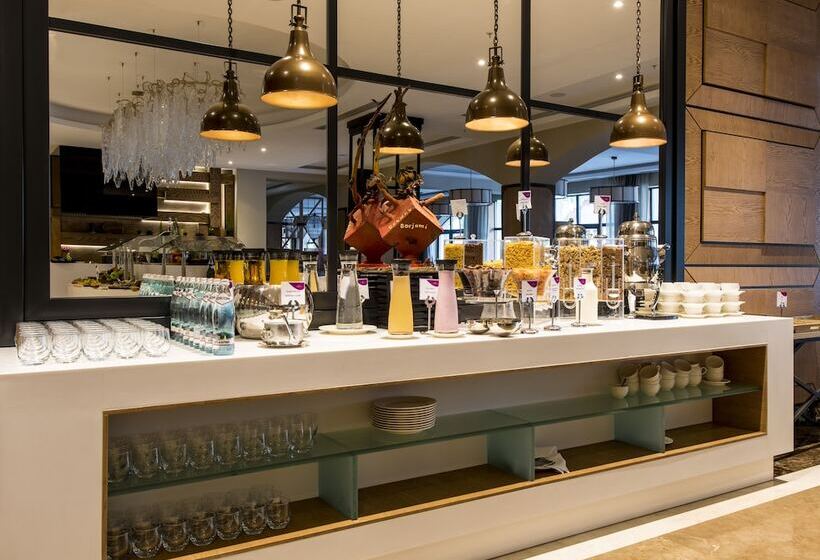 هتل Crowne Plaza   Borjomi, An Ihg