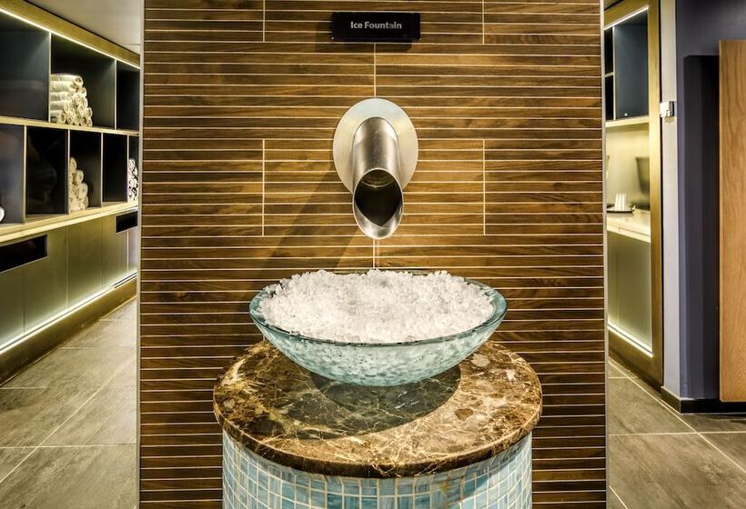 هتل Crowne Plaza   Borjomi, An Ihg