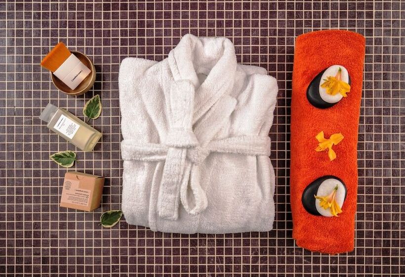 هتل Crowne Plaza   Borjomi, An Ihg