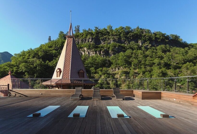 هتل Crowne Plaza   Borjomi, An Ihg